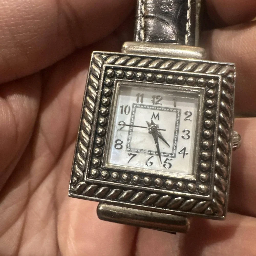 Working‎ Vintage Metropolitian Ladies Watch Quartz Square 27mm Black Leather